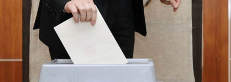 Jakub Charvát: „Proč mají mít krajané v zahraničí stejná práva jako my, když tady nežijí a neplatí daně?“: korespondenční volba a současná česká politika