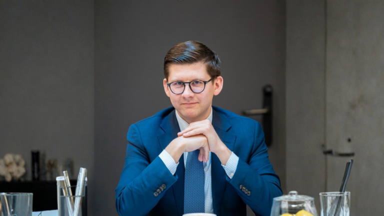 Teodoras Žukas: Jak (ne)jednat s Ruskem: západní diplomacie a odstrašení v předvečer války roku 2022